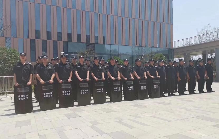 漢江夢(mèng)開(kāi)盤(pán)，湖北獵鷹保安公司繼續(xù)維護(hù)現(xiàn)場(chǎng)秩序