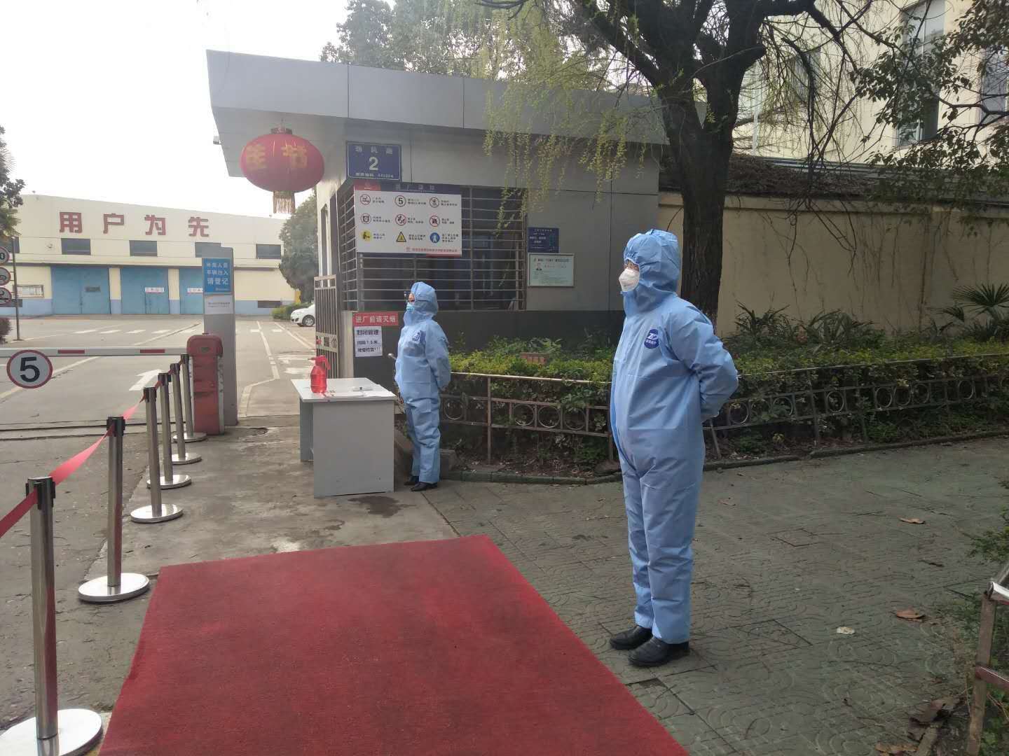 2020年疫情期間，湖北獵鷹保安公司疫情防控現(xiàn)場