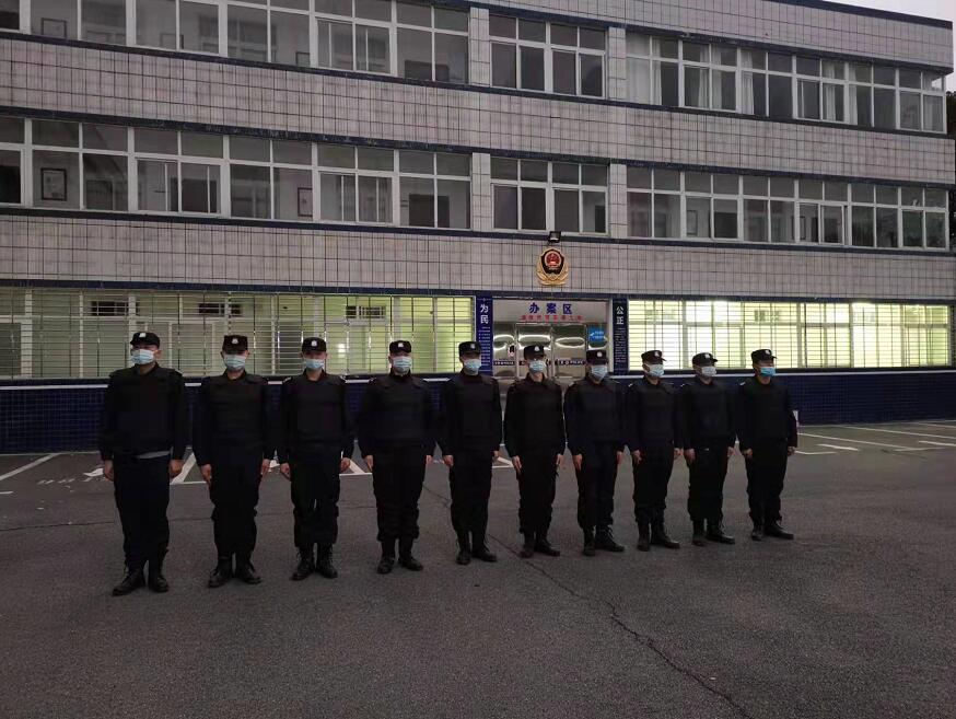 爭(zhēng)做文明市民，樂(lè)居文明城市！ 助力襄陽(yáng)創(chuàng)文明，志愿服務(wù)有獵鷹！