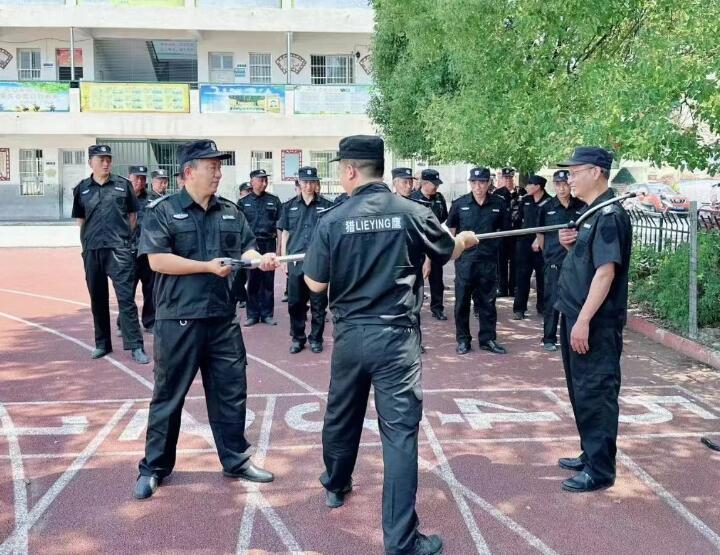 獵鷹保安公司在靳莊小學開展保安聯(lián)動培訓